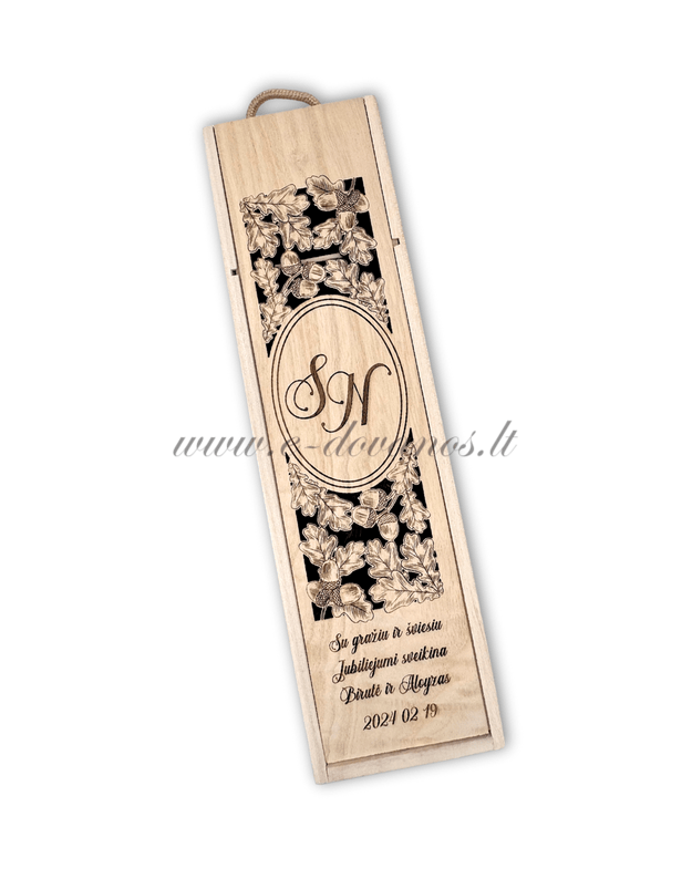 Graviruota vyno butelio dėžė su inicialais