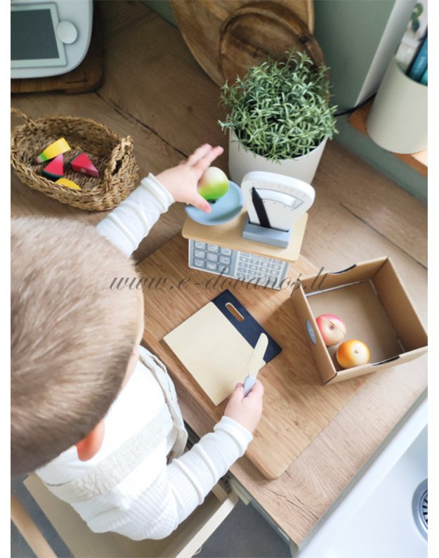 Medinės vaikiškos svarstyklės  1