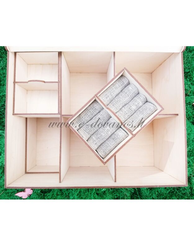 Vardinė medinė papuošalų dėžutė