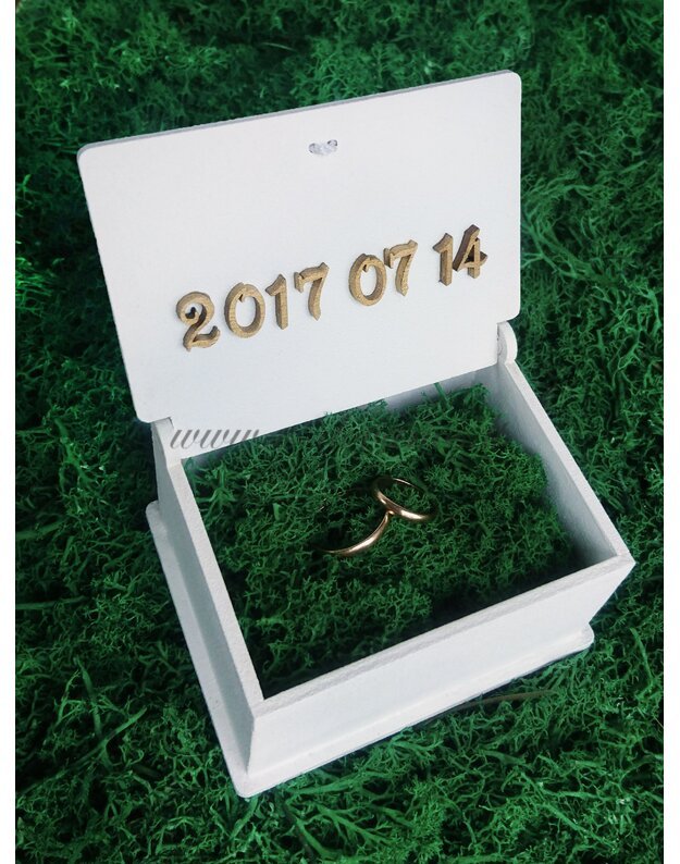 Vestuvinių žiedų dėžutė su inicialais