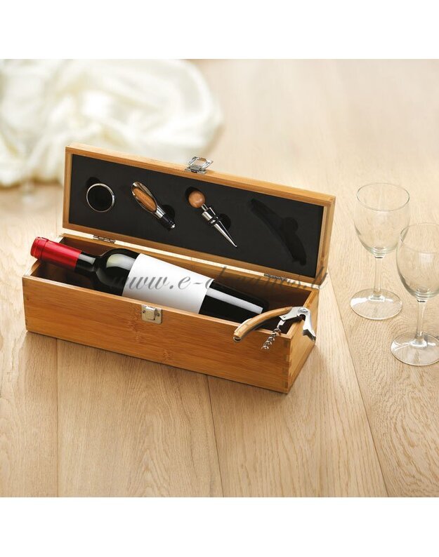 Vyno butelio dėžutė su įrankiais